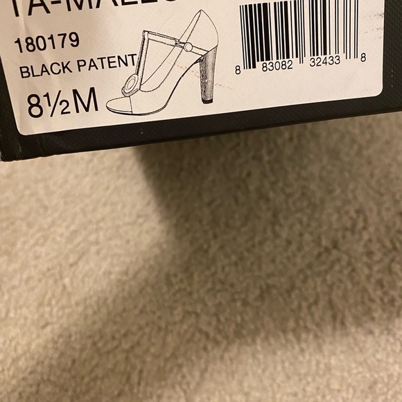 Tahari Black Heels - Picture 3 of 13